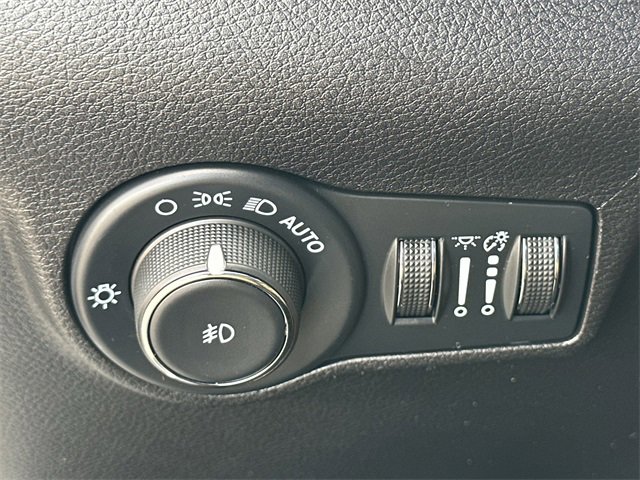 Used 2024 Jeep Compass Limited image 18