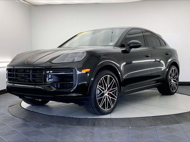 Used 2025 Porsche Cayenne S AWD/4WD image 2