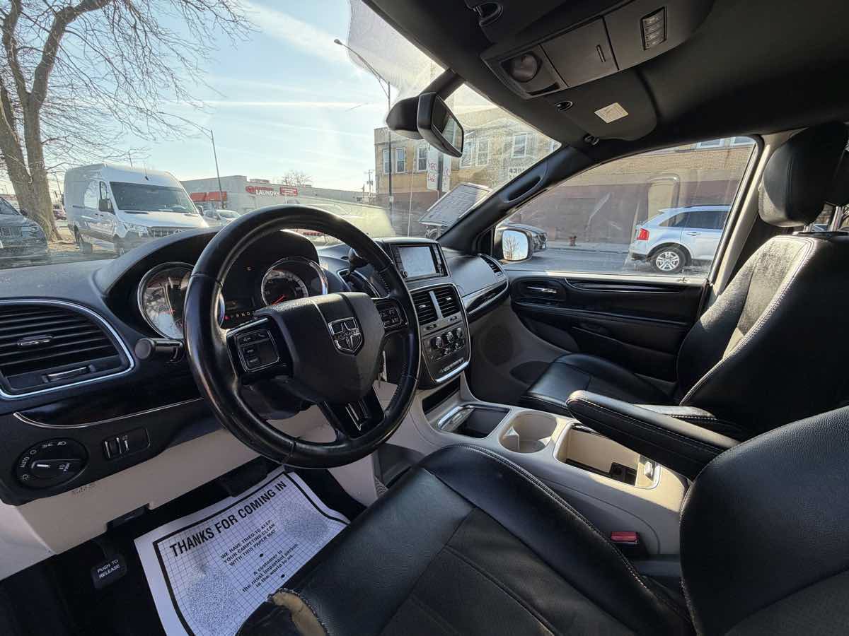 Used 2019 Dodge Grand Caravan SXT FWD image 14