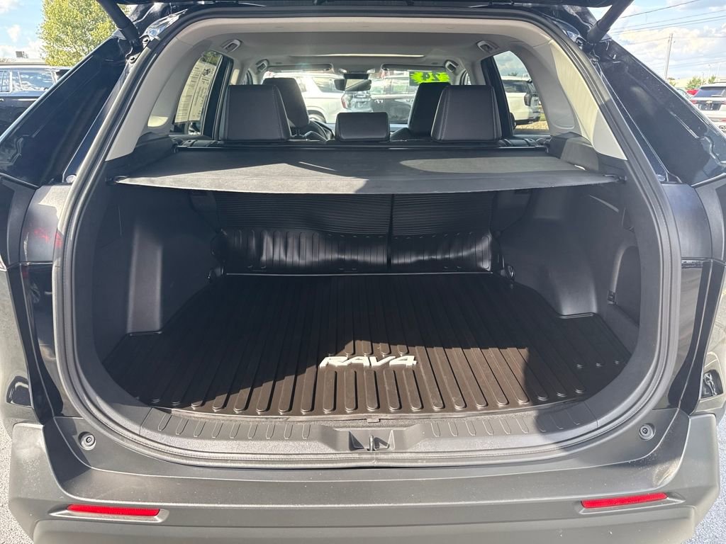Used 2024 Toyota RAV4 XLE Premium image 28