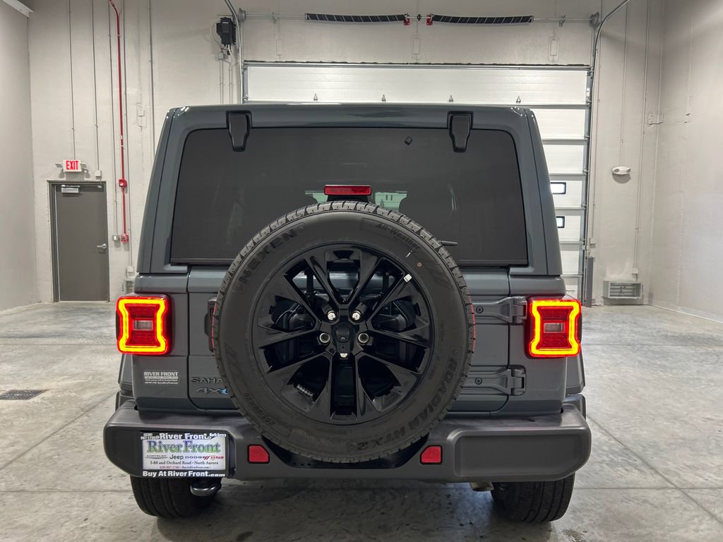 Used 2025 Jeep Wrangler Unlimited Sahara AWD/4WD image 7