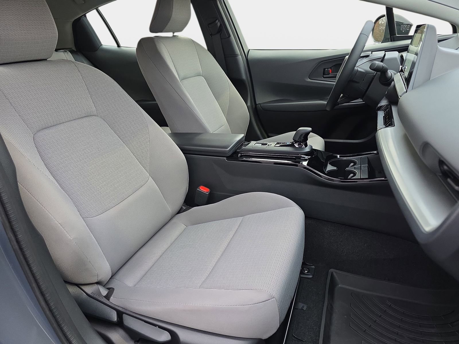 Used 2025 Toyota Prius LE image 10