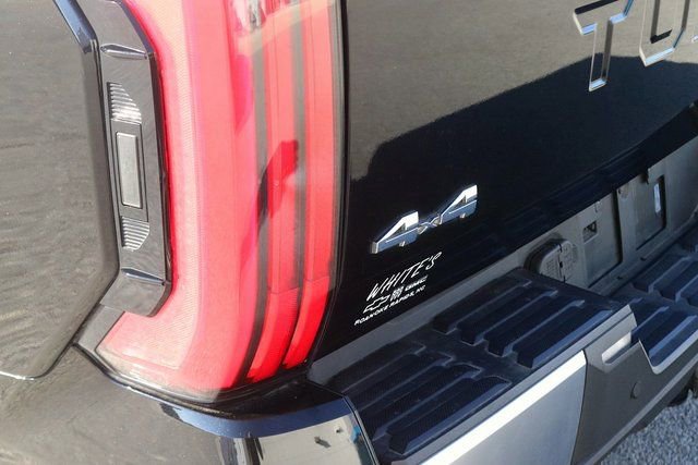 Used 2022 Toyota Tundra Limited AWD/4WD image 7
