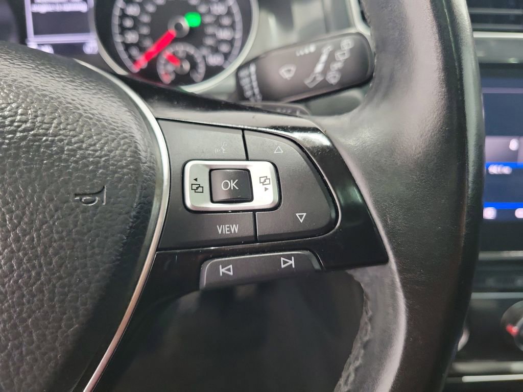 Used 2019 Volkswagen Golf SE image 24