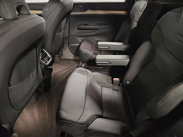 Used 2025 Volvo EX90 Plus AWD/4WD image 18