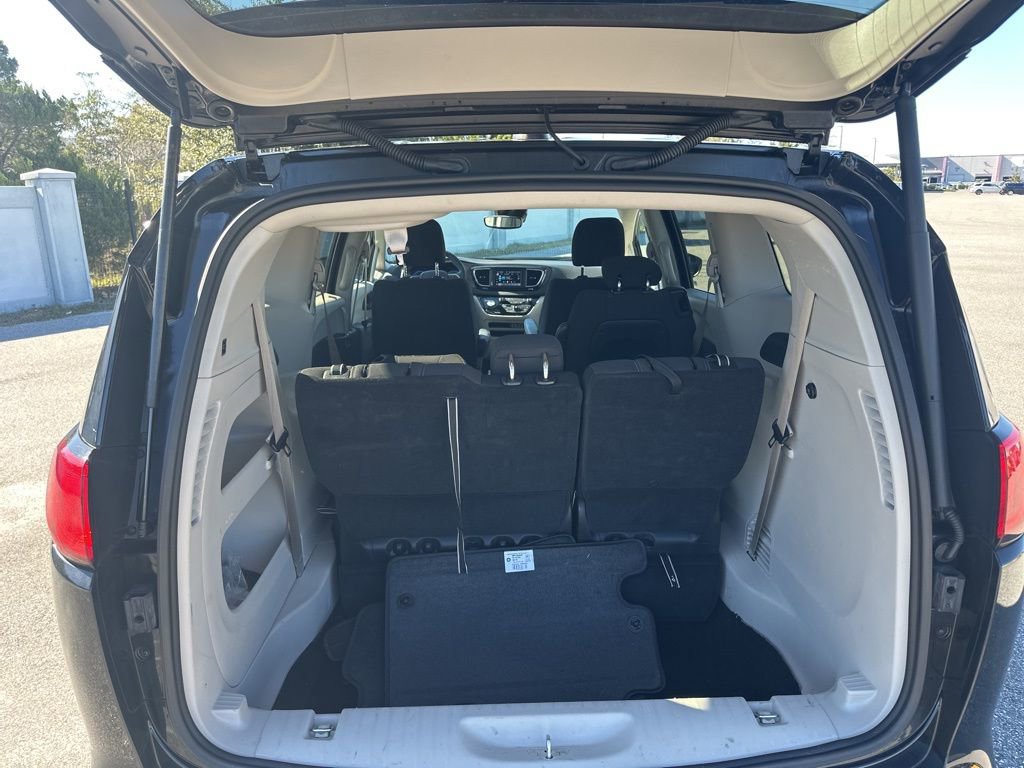 Used 2024 Chrysler Voyager LX image 11