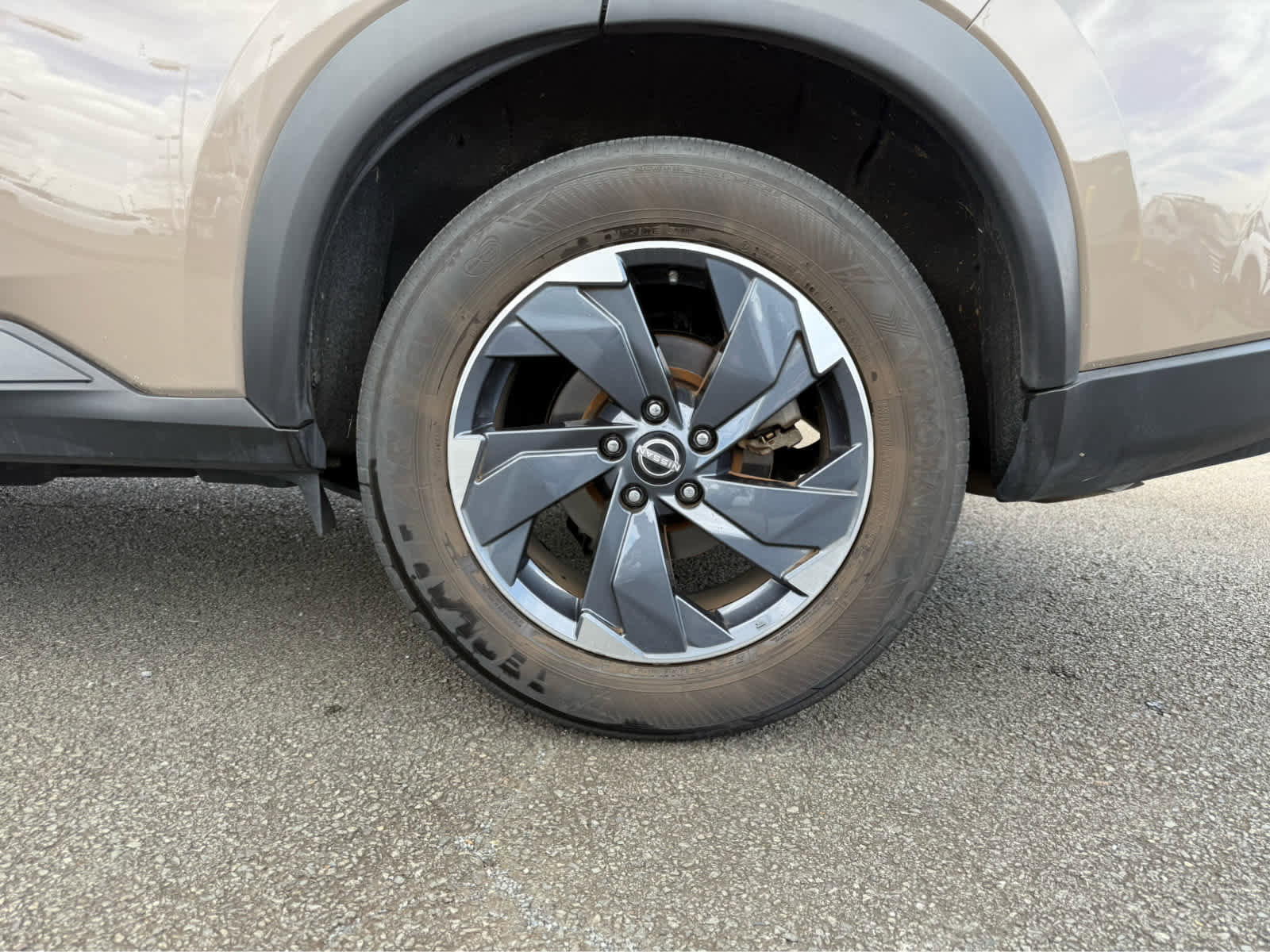 Used 2024 Nissan Rogue SV FWD image 5