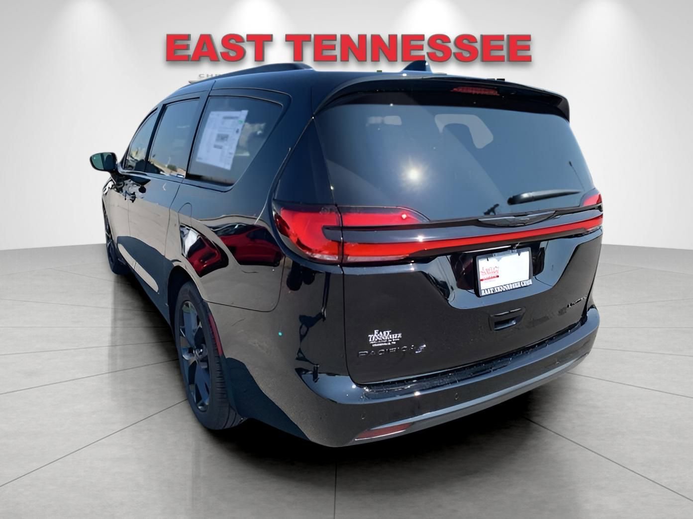 New 2026 Chrysler Pacifica Limited w/ S Appearance Package image 5