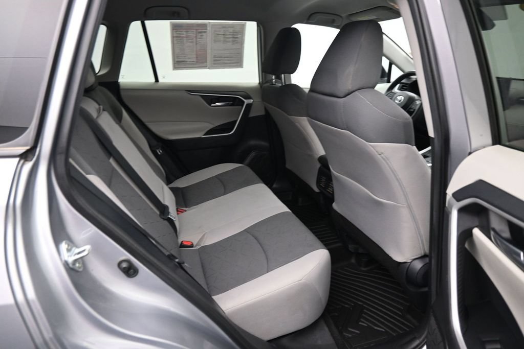 Used 2021 Toyota RAV4 XLE AWD/4WD image 13