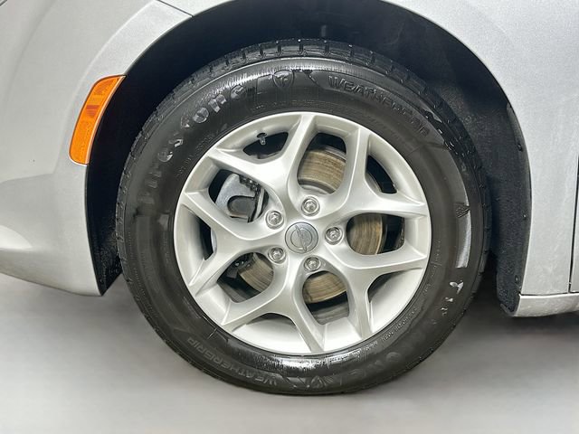 Used 2018 Chrysler Pacifica Touring-L Plus w/ Tire & Wheel Group image 34