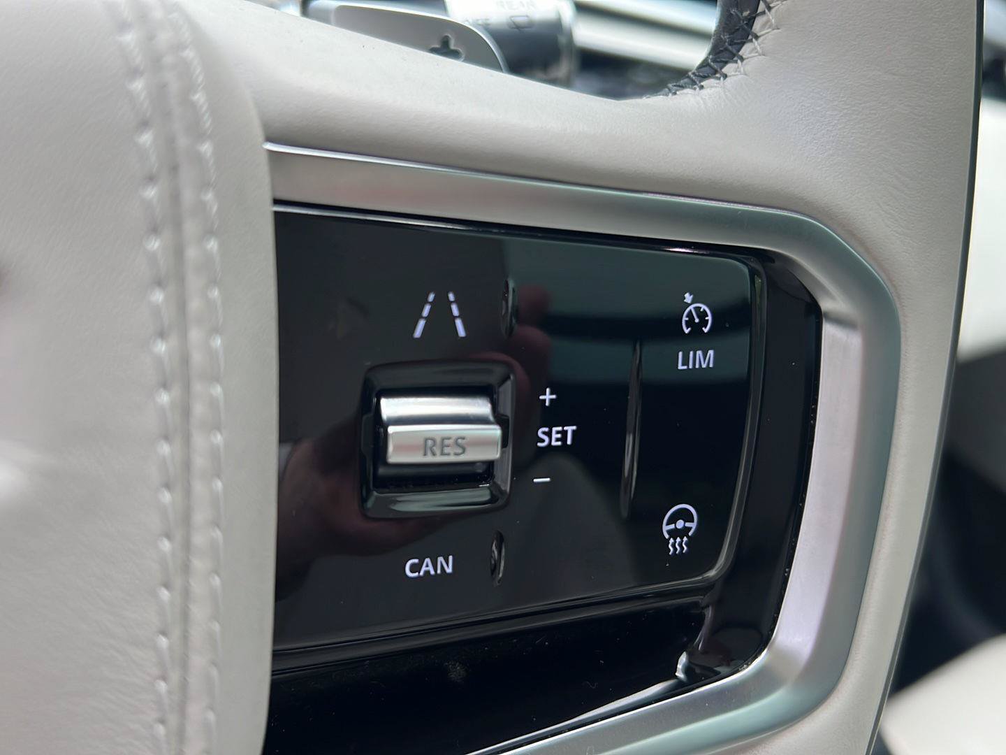 Used 2021 Land Rover Range Rover Velar R-Dynamic S AWD/4WD image 12