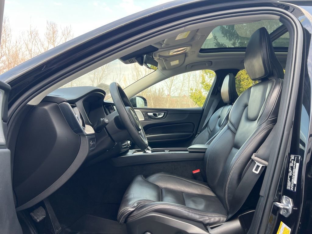 Used 2022 Volvo XC60 T8 Inscription image 12