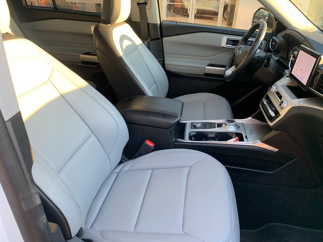 Used 2021 Ford Explorer XLT w/ Equipment Group 202A AWD/4WD image 10