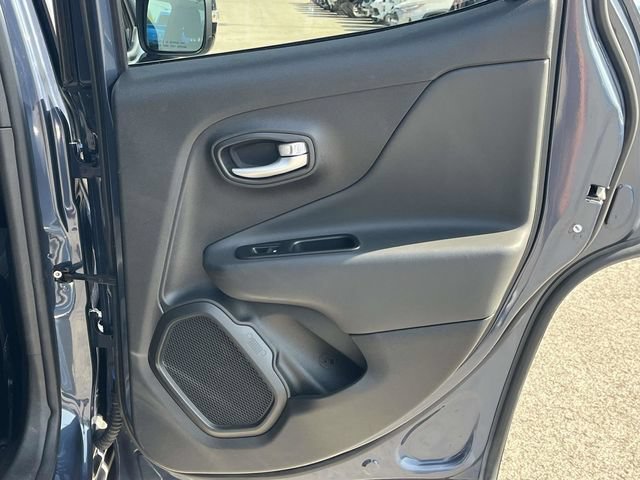 Used 2023 Jeep Renegade Latitude AWD/4WD image 21