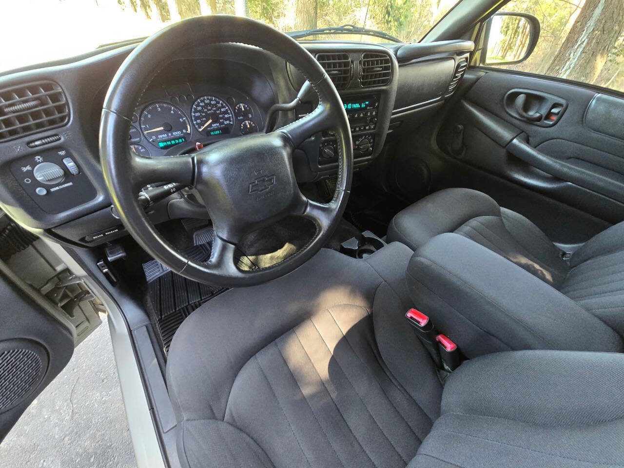 Used 2003 Chevrolet S10 Pickup LS image 24