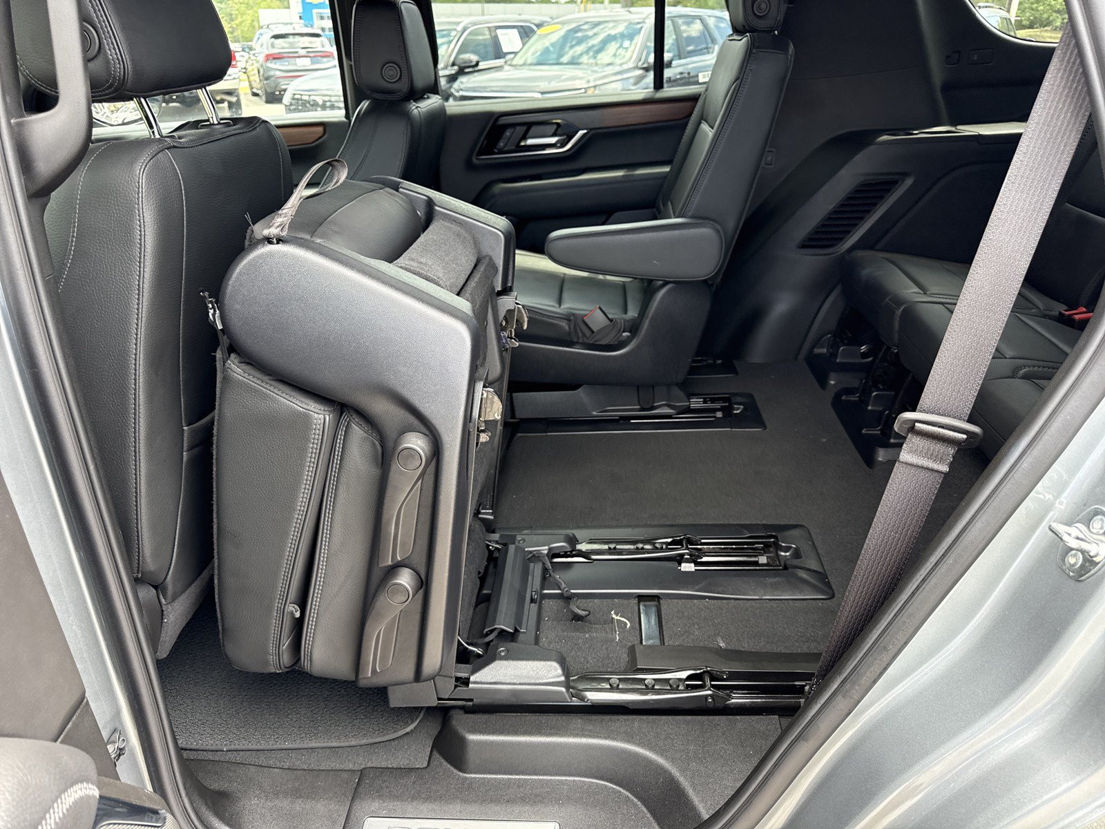 Used 2025 GMC Yukon Denali AWD/4WD image 15