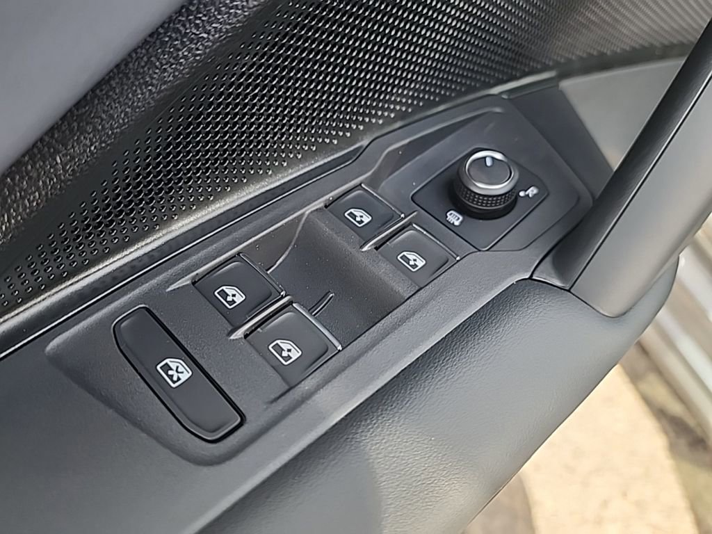 New 2026 Volkswagen Tiguan SE R-Line image 10