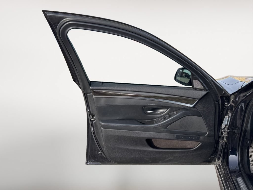 Used 2016 BMW 550i Sedan RWD image 30