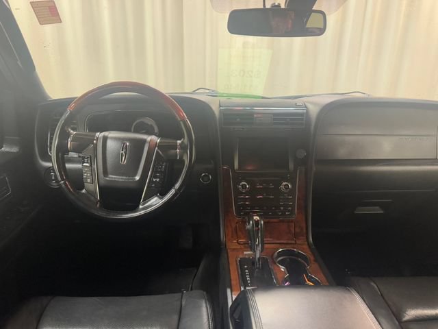 Used 2015 Lincoln Navigator 4WD image 24