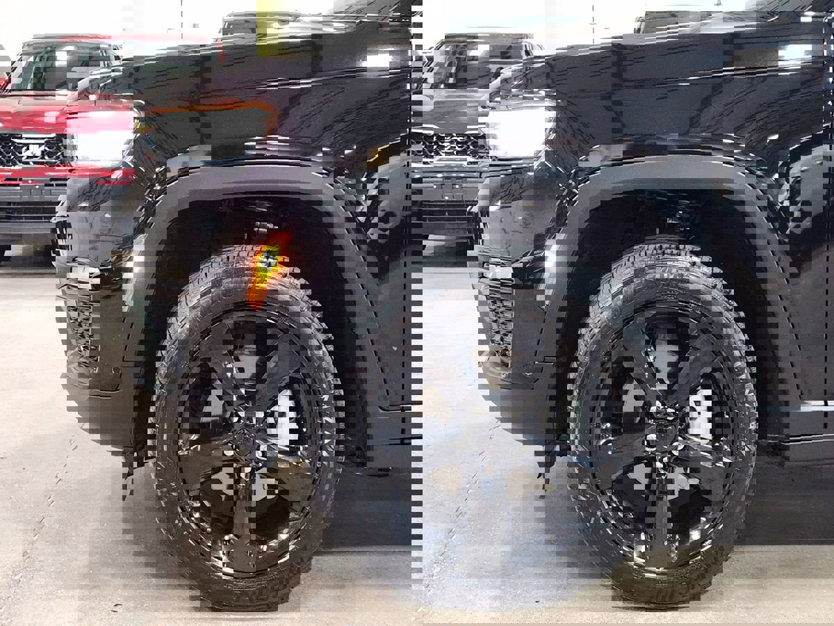 Used 2023 Jeep Grand Cherokee Limited w/ Luxury Tech Group II image 5