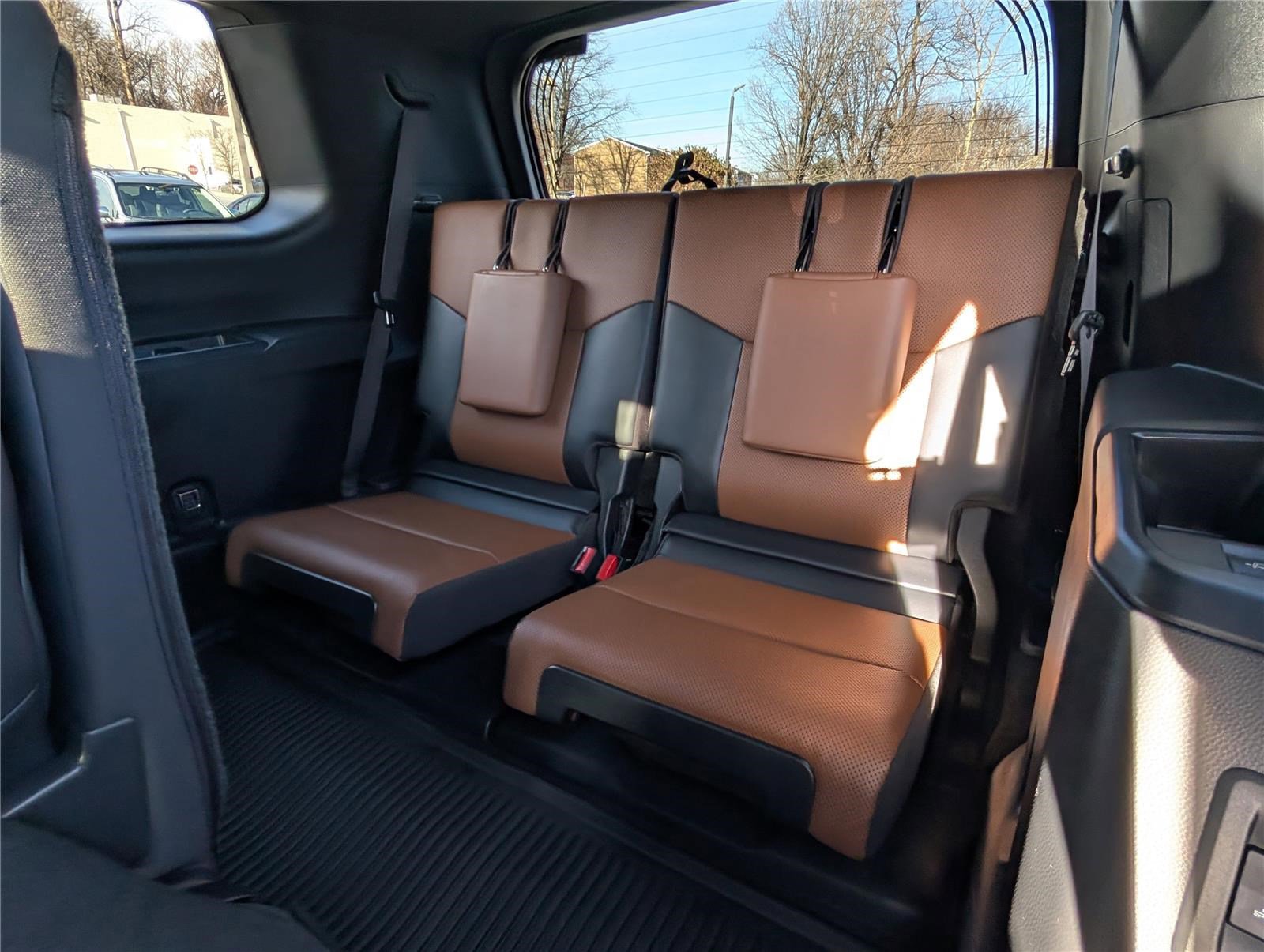 Certified 2025 Lexus GX 550 w/ Accessory Package (2T) image 16