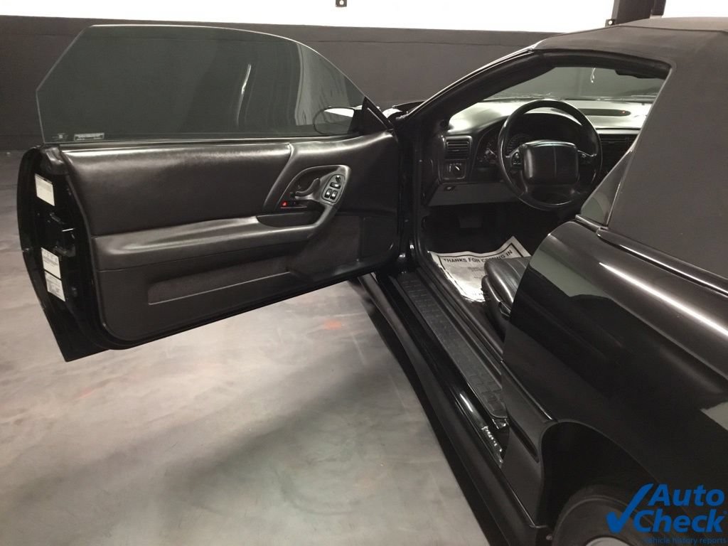 Used 2000 Chevrolet Camaro Z28 w/ Sport Appearance Pkg RWD image 30