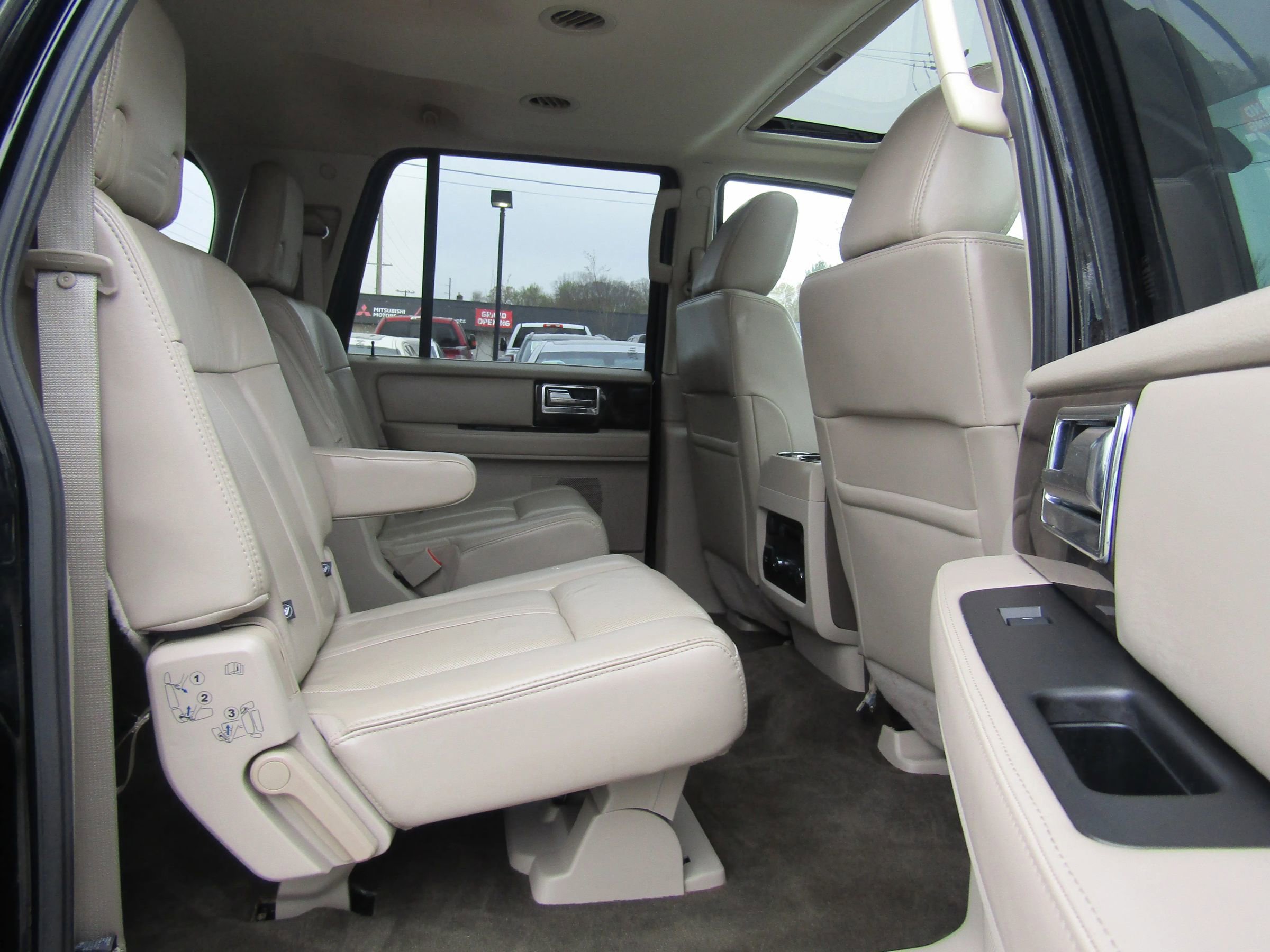 Used 2016 Lincoln Navigator L Select AWD/4WD image 16