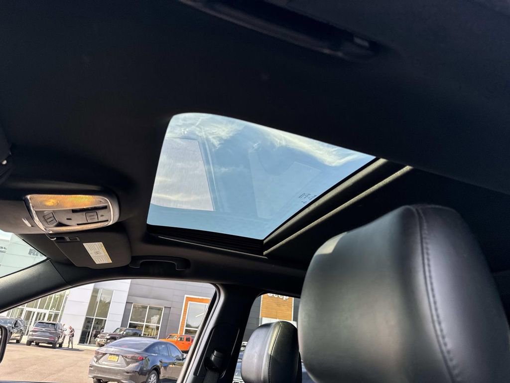 Used 2015 Jeep Grand Cherokee Limited w/ Luxury Group II image 13