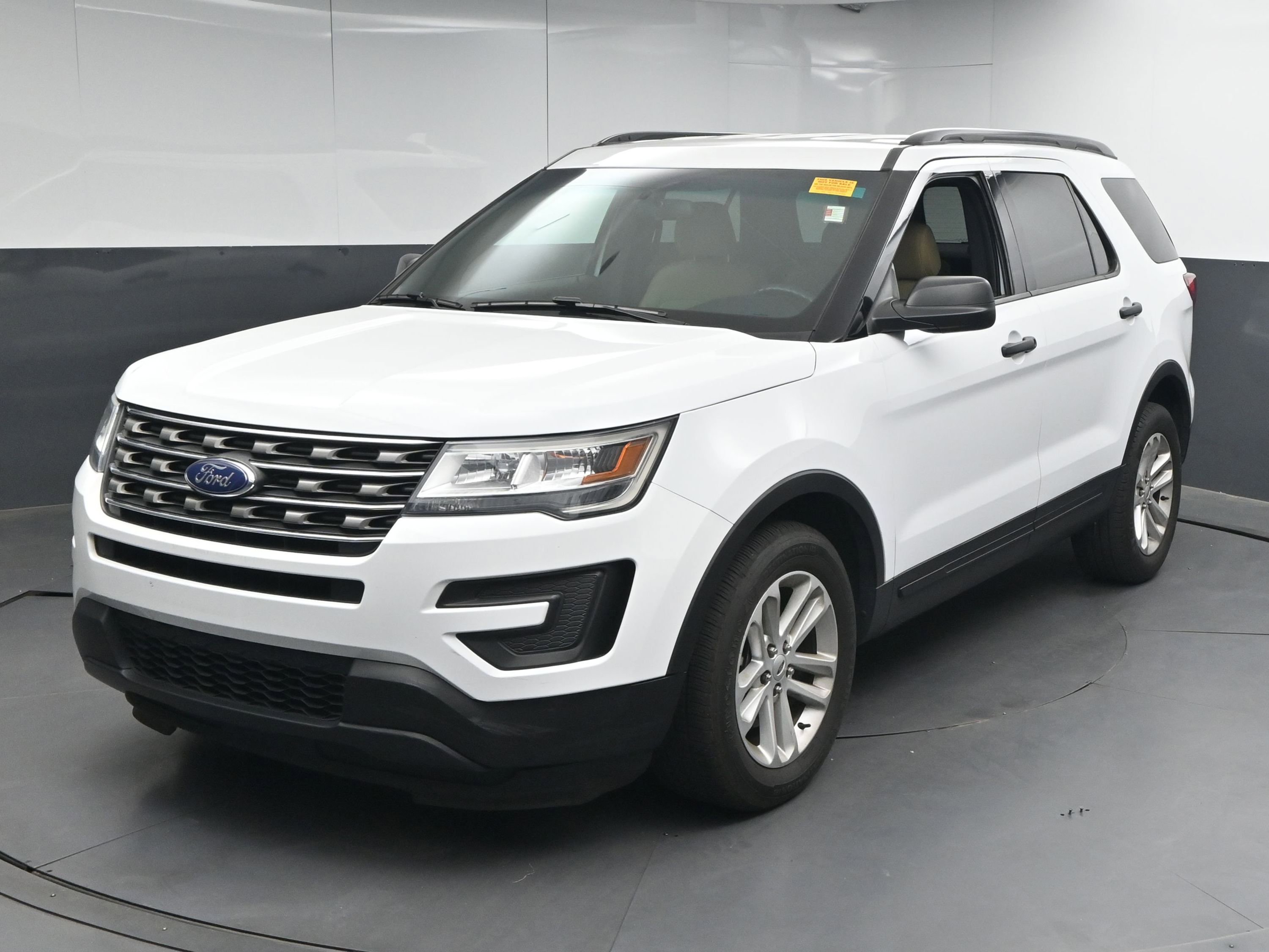 Used 2017 Ford Explorer FWD image 4