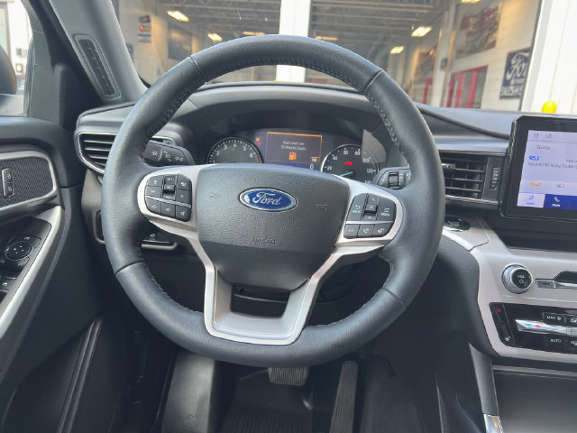 Used 2023 Ford Explorer XLT w/ Equipment Group 202A AWD/4WD image 25