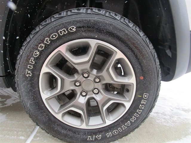 Used 2020 Jeep Cherokee Trailhawk w/ Cold Weather Group image 10