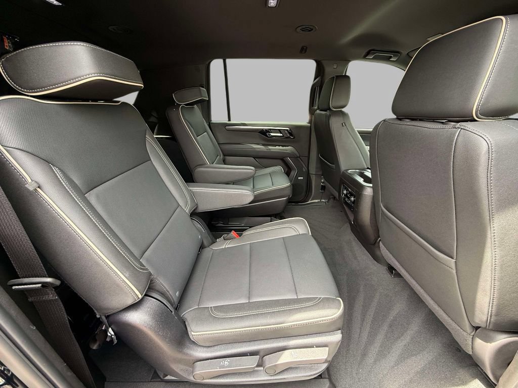 Used 2026 Chevrolet Suburban Premier AWD/4WD image 16