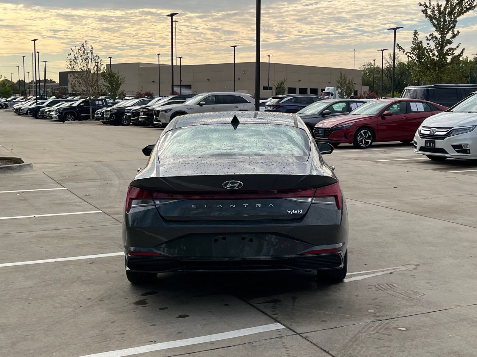 Used 2023 Hyundai Elantra Limited w/ Preferred Accessory Package FWD image 11