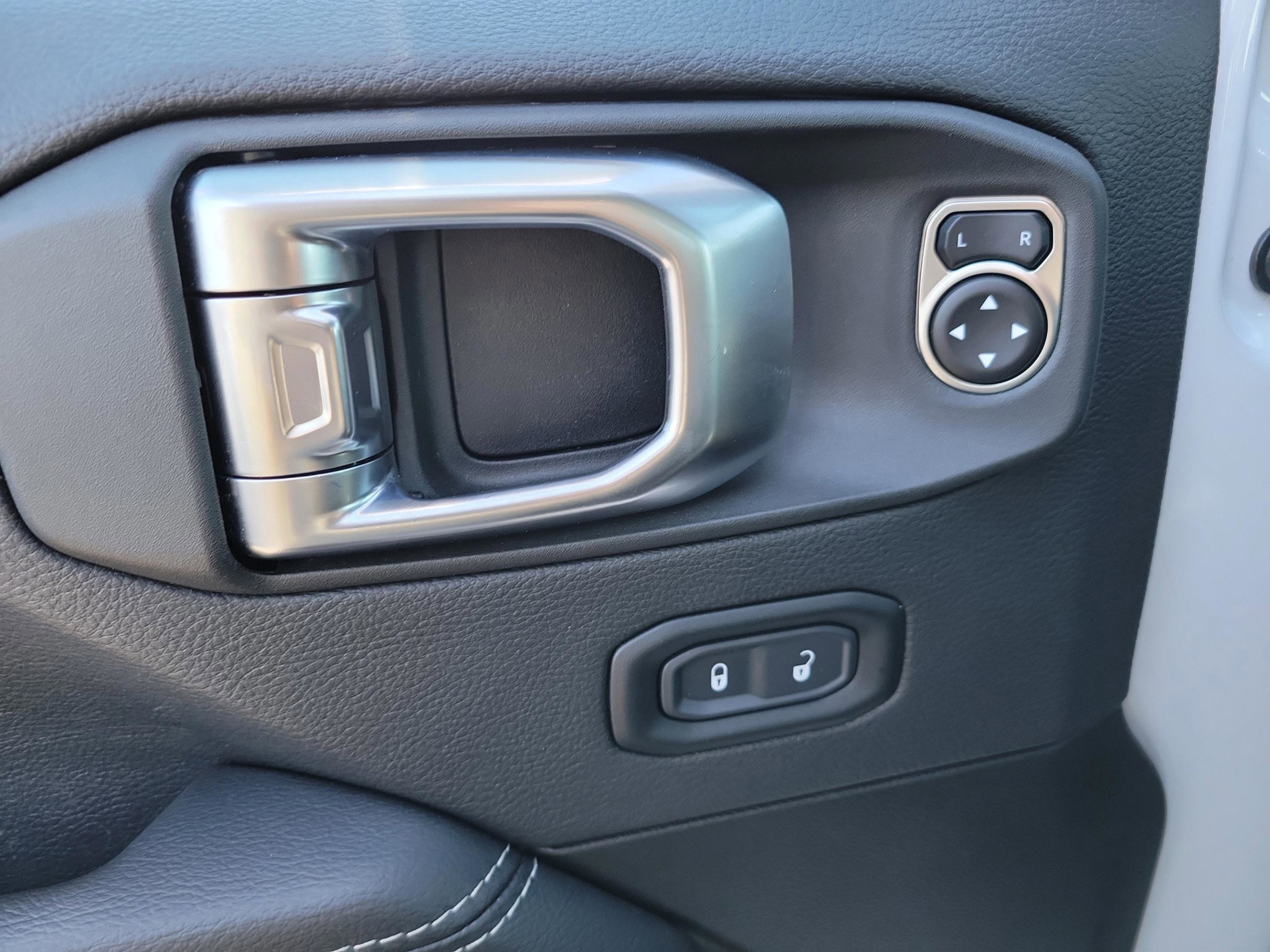 Used 2023 Jeep Wrangler Unlimited Sahara w/ Cold Weather Group image 19