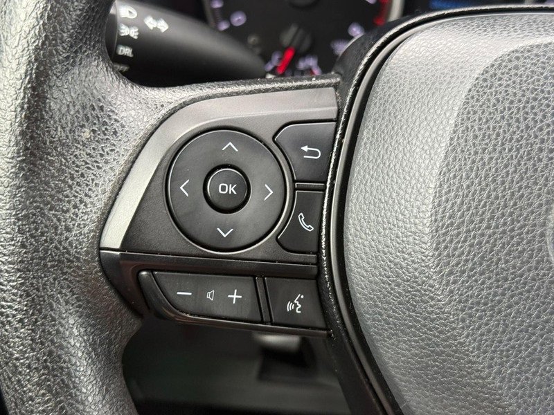 Used 2021 Toyota RAV4 LE image 19