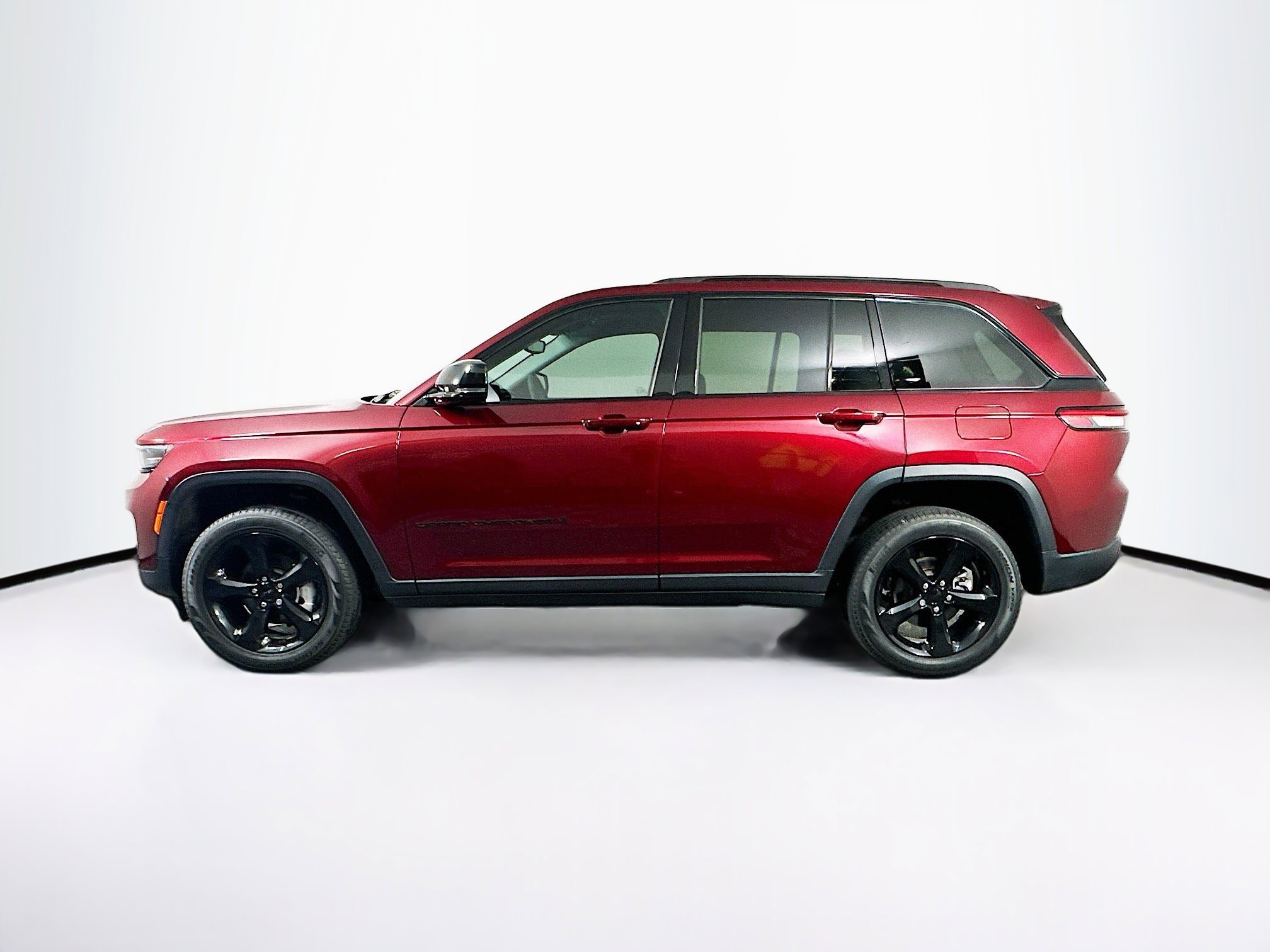 Used 2023 Jeep Grand Cherokee Limited w/ Black Appearance Package AWD/4WD image 4