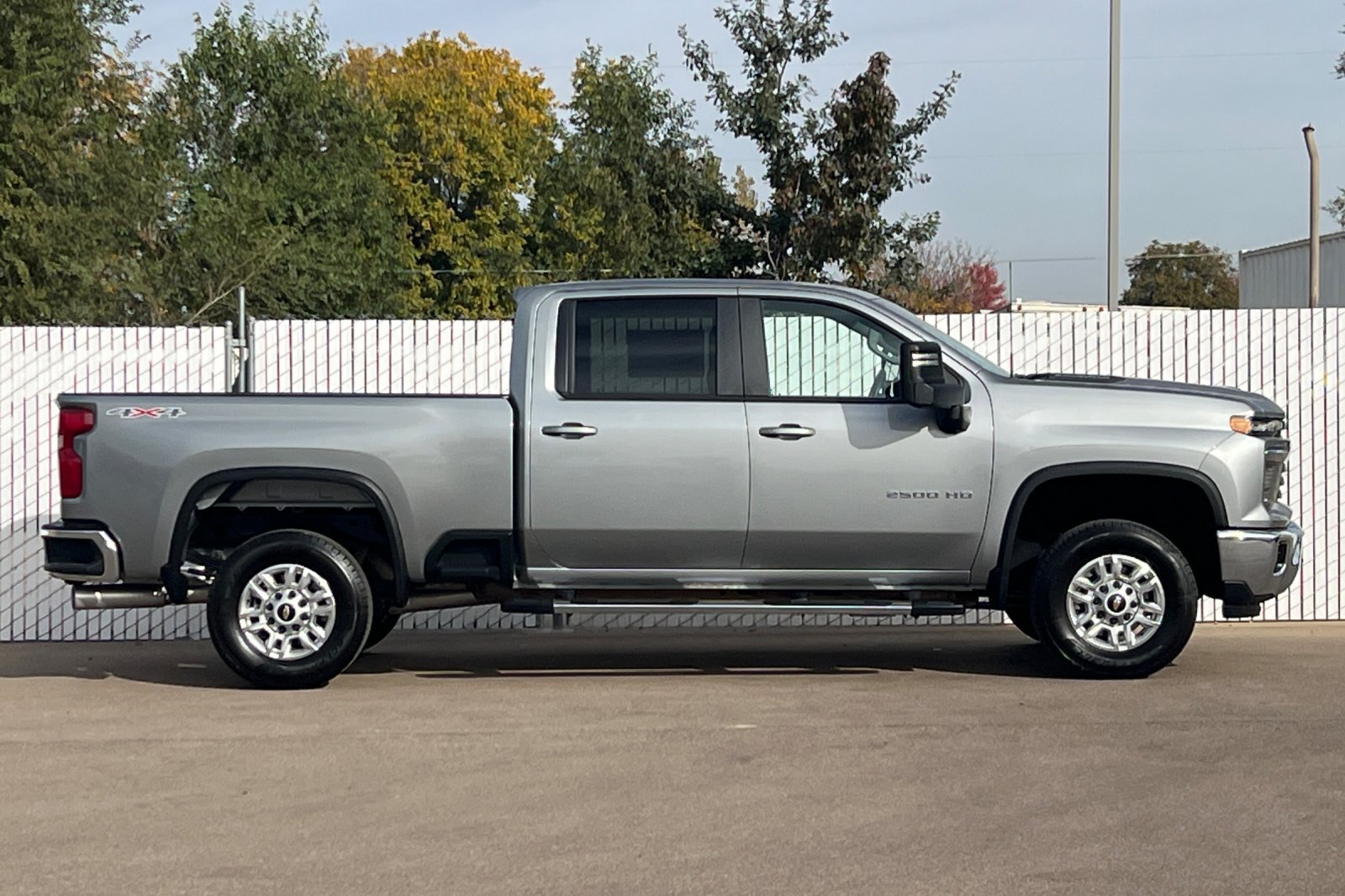 Used 2025 Chevrolet Silverado 2500 LT w/ Convenience Package AWD/4WD image 3