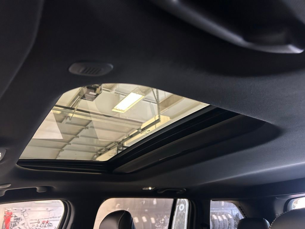 New 2025 Jeep Grand Cherokee Laredo image 18