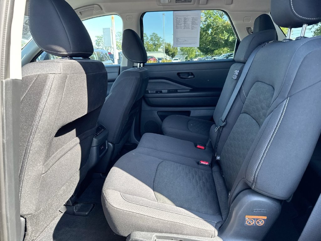 Used 2024 Nissan Pathfinder SV AWD/4WD image 22