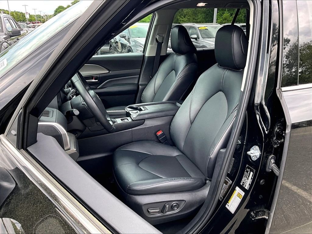 Used 2025 Toyota Grand Highlander AWD image 10