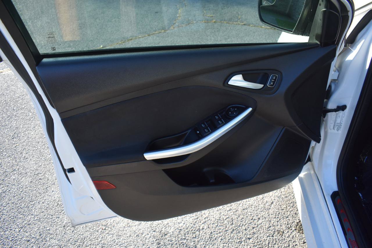 Used 2016 Ford Focus ST FWD image 16