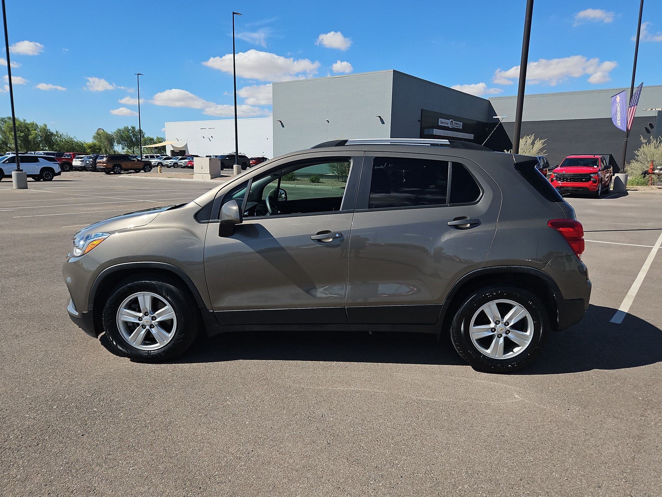 Certified 2021 Chevrolet Trax LT FWD image 2