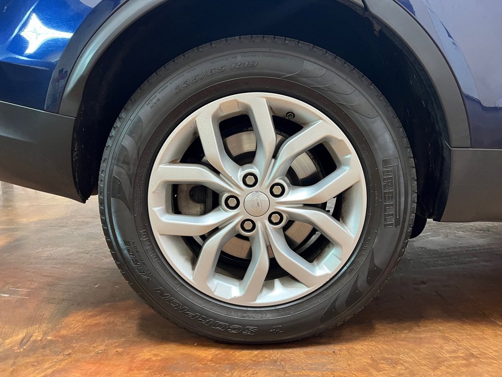 Used 2018 Land Rover Discovery SE image 11