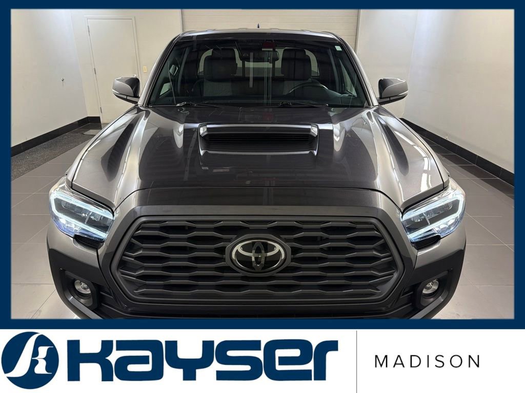 Used 2020 Toyota Tacoma TRD Sport w/ TRD Premium Sport Package AWD/4WD image 2