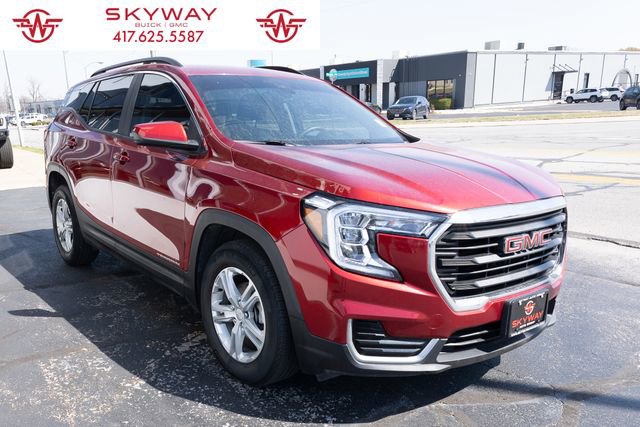 Used 2023 GMC Terrain SLE w/ Driver Convenience Package image 7