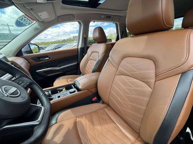 Used 2023 Nissan Pathfinder Platinum AWD/4WD image 24
