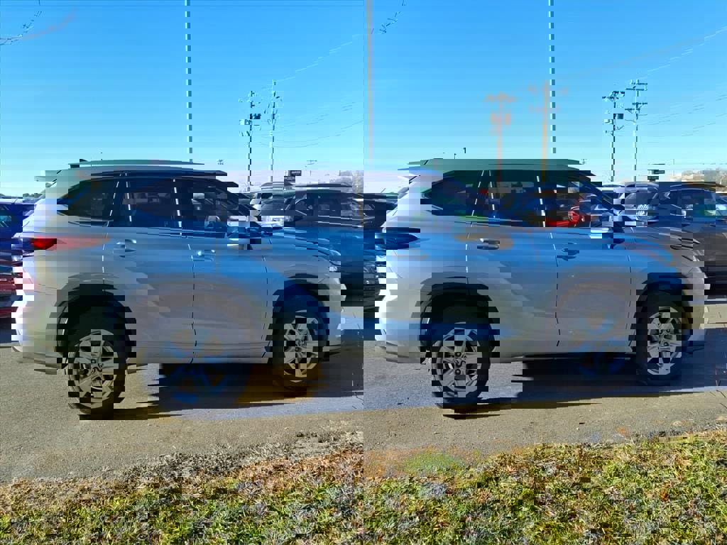 Used 2022 Toyota Highlander L image 24