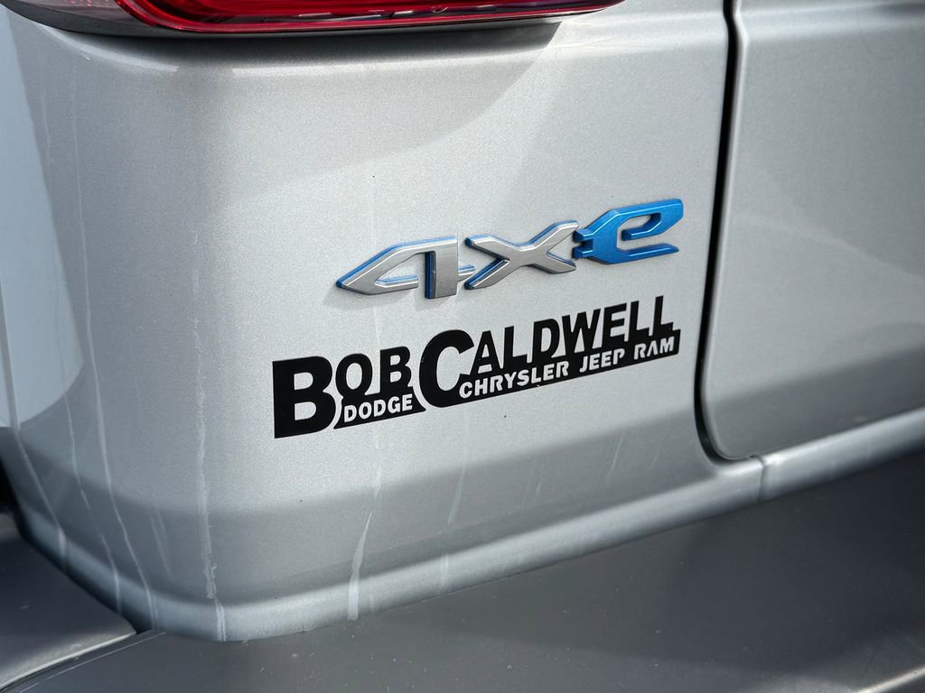 Used 2023 Jeep Wrangler Unlimited Sahara w/ Cold Weather Group image 9