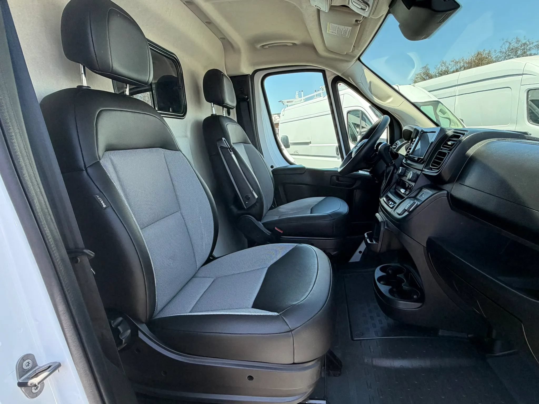 Used 2025 RAM ProMaster 2500 w/ Convenience Group FWD image 16