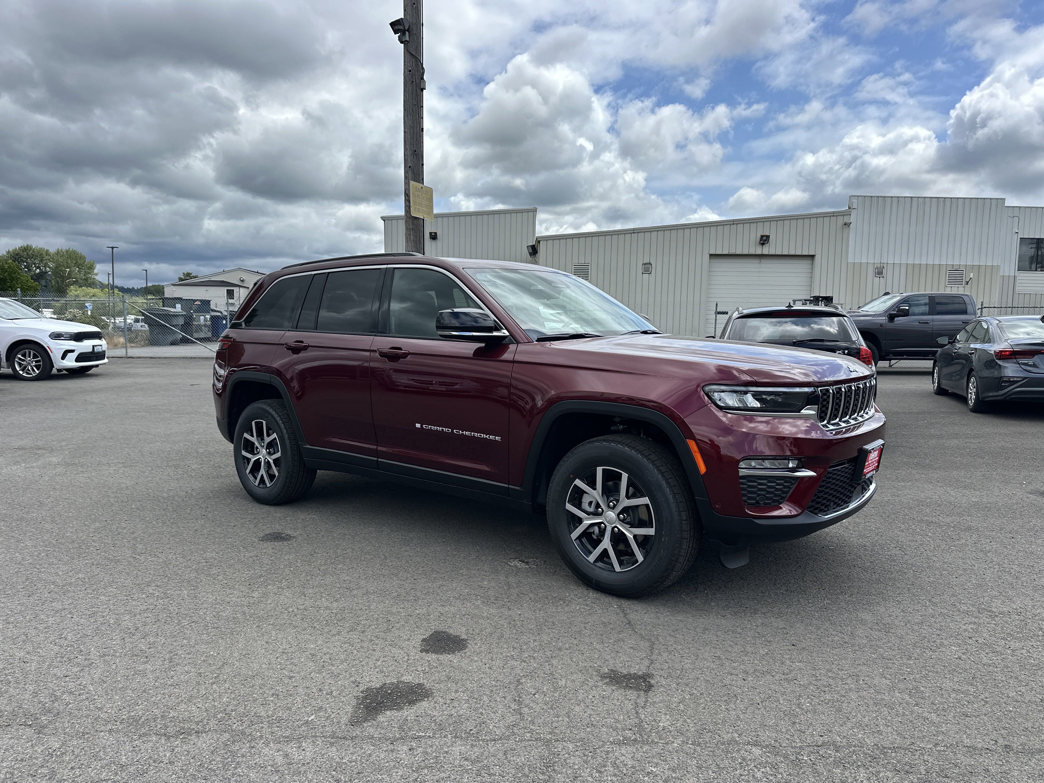 New 2025 Jeep Grand Cherokee Limited w/ Luxury Tech Group II image 7